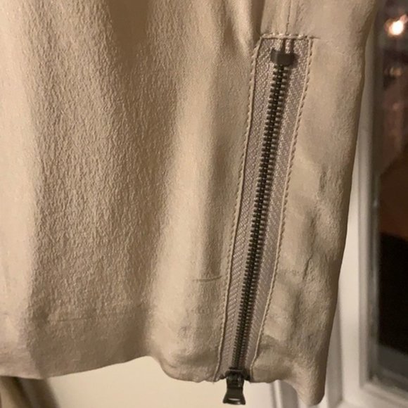 Club Monaco Pleated Pants in 100% silk light grey - sz 10 - Picture 2 of 6